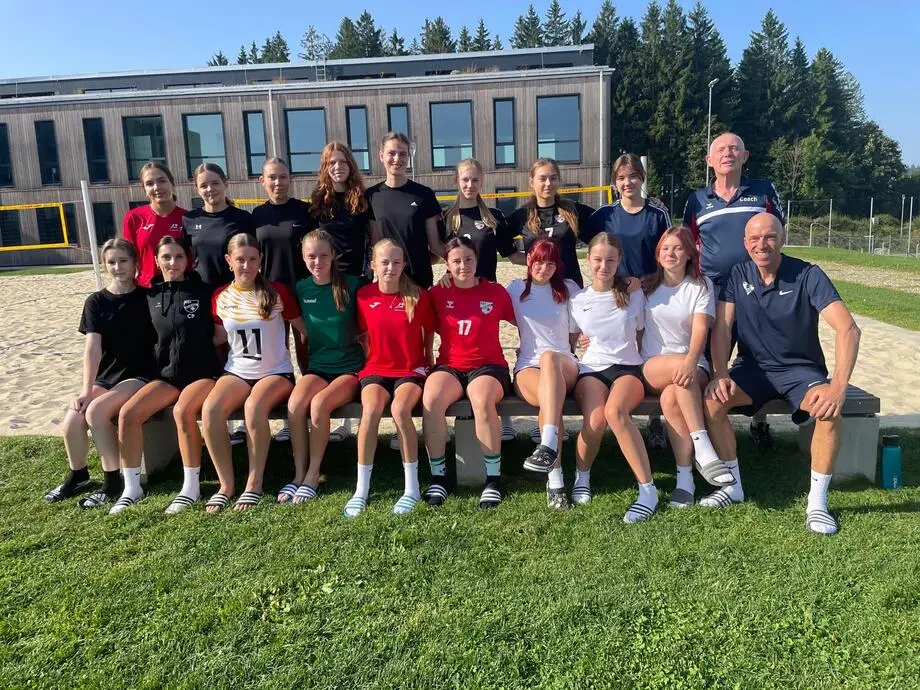 Die Volleyball-Frauen des TSV Baunatal im Trainingslager.